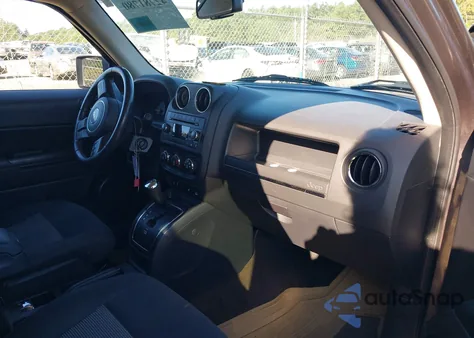 2015 Jeep Patriot Latitude из США, поврежденный, VIN 1C4NJRFB3FD303470